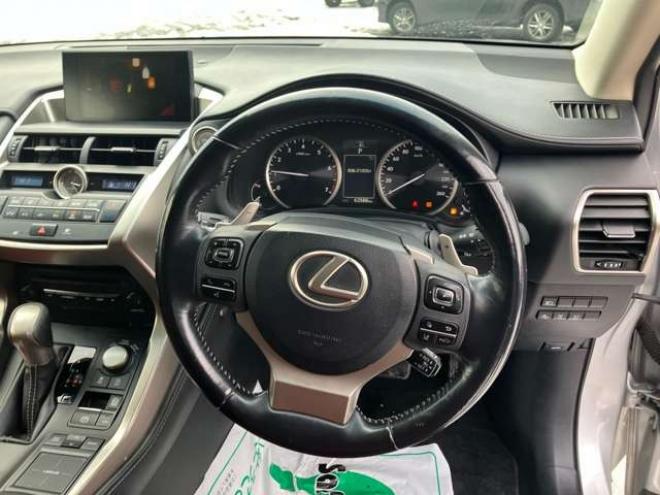 レクサスNX 200t 4WD　 2000