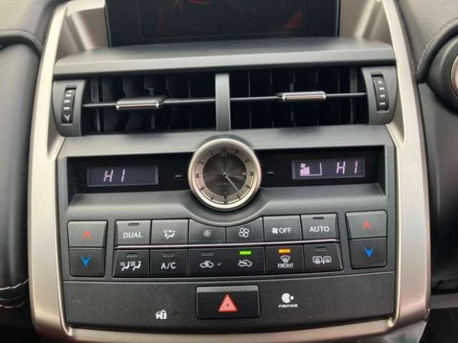 レクサスNX 200t 4WD　 2000