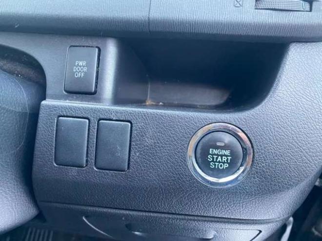 ヴォクシー2.0 ZS 煌II 4WD　 2000