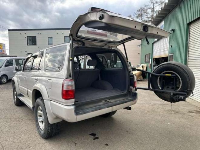 ハイラックスサーフ3.0 SSR-X ワイドボディ アクティブパッケージ装着車III ディーゼルターボ 4WD　サンルーフ/サイドステップ/純正アルミ 3000