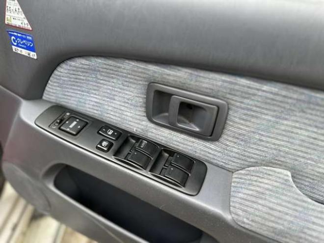 ハイラックスサーフ3.0 SSR-X ワイドボディ アクティブパッケージ装着車III ディーゼルターボ 4WD　サンルーフ/サイドステップ/純正アルミ 3000
