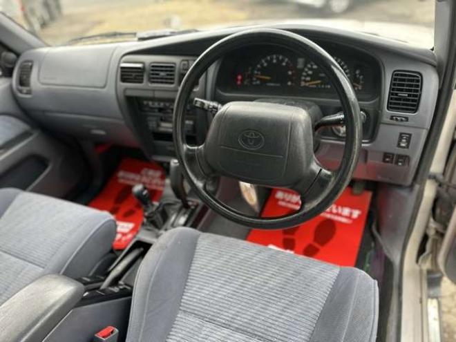 ハイラックスサーフ3.0 SSR-X ワイドボディ アクティブパッケージ装着車III ディーゼルターボ 4WD　サンルーフ/サイドステップ/純正アルミ 3000