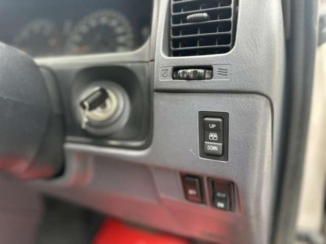 ハイラックスサーフ3.0 SSR-X ワイドボディ アクティブパッケージ装着車III ディーゼルターボ 4WD　サンルーフ/サイドステップ/純正アルミ 3000