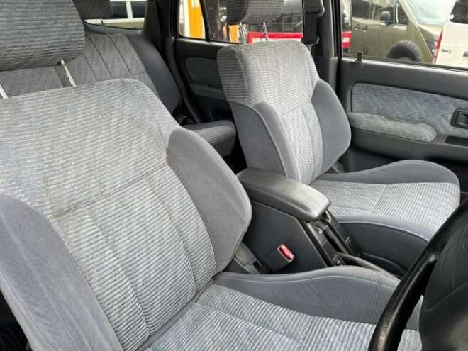 ハイラックスサーフ3.0 SSR-X ワイドボディ アクティブパッケージ装着車III ディーゼルターボ 4WD　サンルーフ/サイドステップ/純正アルミ 3000