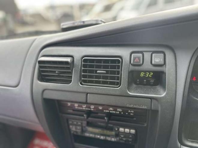 ハイラックスサーフ3.0 SSR-X ワイドボディ アクティブパッケージ装着車III ディーゼルターボ 4WD　サンルーフ/サイドステップ/純正アルミ 3000