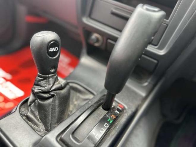 ハイラックスサーフ3.0 SSR-X ワイドボディ アクティブパッケージ装着車III ディーゼルターボ 4WD　サンルーフ/サイドステップ/純正アルミ 3000