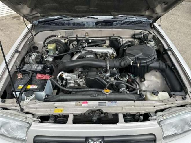 ハイラックスサーフ3.0 SSR-X ワイドボディ アクティブパッケージ装着車III ディーゼルターボ 4WD　サンルーフ/サイドステップ/純正アルミ 3000