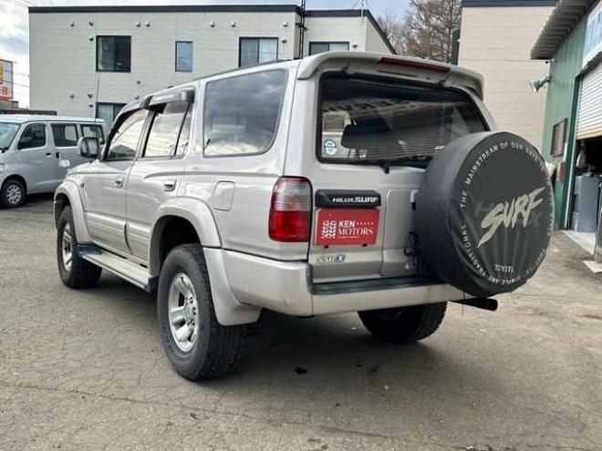ハイラックスサーフ3.0 SSR-X ワイドボディ アクティブパッケージ装着車III ディーゼルターボ 4WD　サンルーフ/サイドステップ/純正アルミ 3000