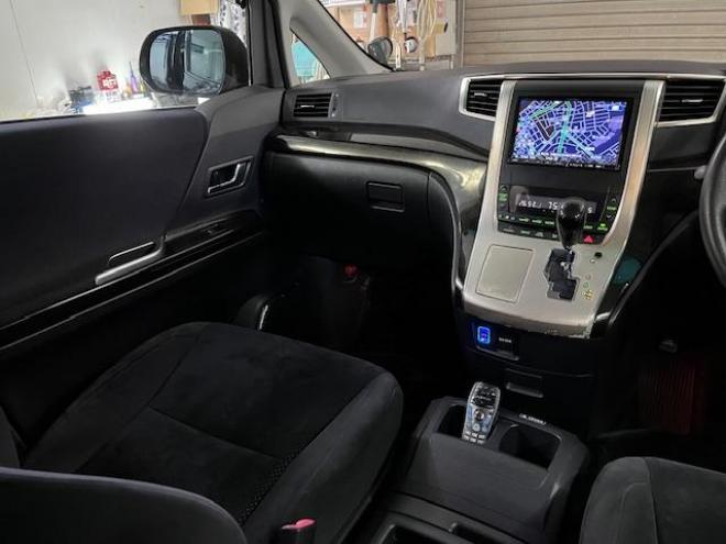 アルファード２４０Ｓ　プライムセレクションⅡ　タイプゴールド　本州仕入　ワンオーナー　禁煙車　ＷＡＫＯＳバリアスコーティング済　純正１８インチＡＷ　社外１６ＡＷ＋スタッドレスタイヤ付　両側パワースライドドア　パワーバックドア　アルパインＨＤＤナビ（フルセグ地デジ　ＤＶＤ再生　ミュージックサーバー）＋バックカメラ　アルパイン製リアフリップダウンモニター　前後コーナーセンサー　横滑り防止装置　ＨＩＤ　ＥＴＣ 　タイミングチェーン 4WD 2400 5Dr