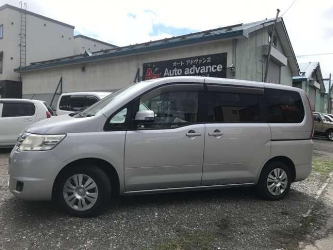 セレナ2.0 20S アンシャンテ セカンドスライドアップシート 4WD　福祉車　セカンドシート電動 2000