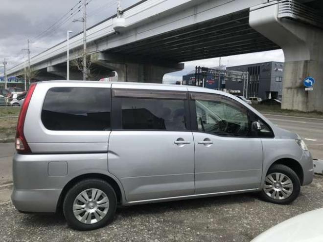 セレナ2.0 20S アンシャンテ セカンドスライドアップシート 4WD　福祉車　セカンドシート電動 2000