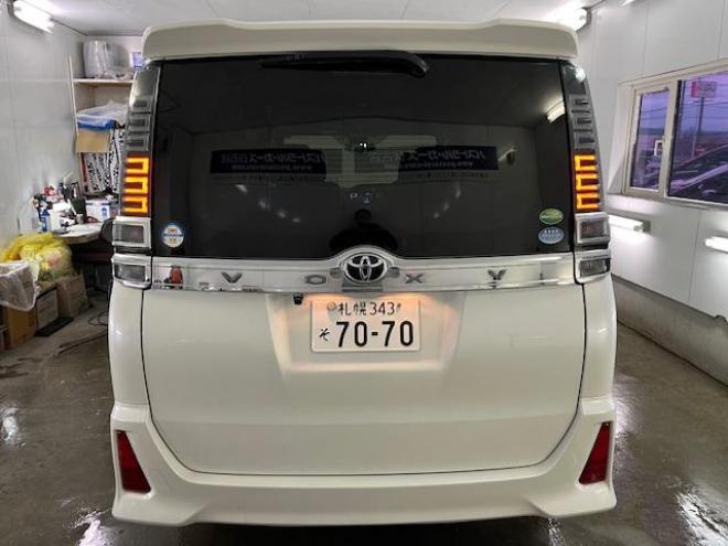 ヴォクシーＺＳキラメキ　ワンオーナー　寒冷地仕様　禁煙車　ＷＡＫＯＳバリアスコーティング済　純正１６インチＡＷ　社外１５ＡＷ＋スタッドレスタイヤ付　両側パワースライドドア　純正ナビ（フルセグ地デジ＋ＤＶＤ再生＋Ｂｌｕｅｔｏｏｔｈオーディオ）＋バックカメラ　プリクラッシュセーフティ　車線逸脱警報　ＬＥＤヘッドライト　フロントガラス熱線　純正エンジンスターター　アイドリングストップ　ＥＴＣ　７人乗りキャプテンシート 4WD 2000 5Dr