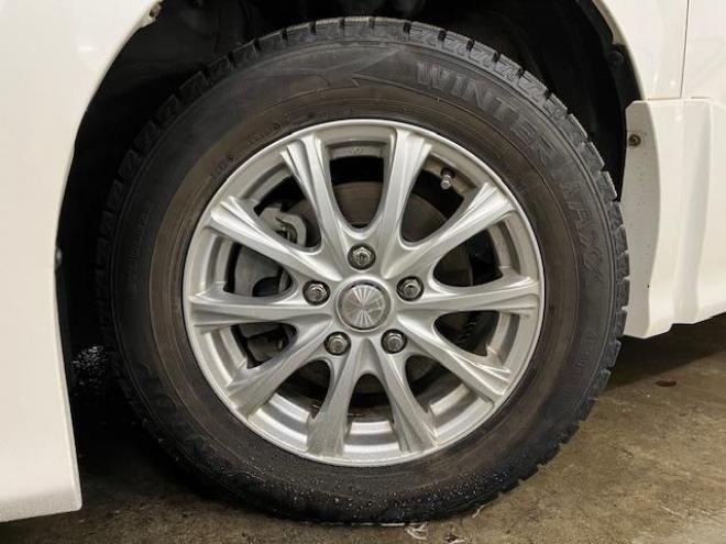 ヴォクシーＺＳキラメキ　ワンオーナー　寒冷地仕様　禁煙車　ＷＡＫＯＳバリアスコーティング済　純正１６インチＡＷ　社外１５ＡＷ＋スタッドレスタイヤ付　両側パワースライドドア　純正ナビ（フルセグ地デジ＋ＤＶＤ再生＋Ｂｌｕｅｔｏｏｔｈオーディオ）＋バックカメラ　プリクラッシュセーフティ　車線逸脱警報　ＬＥＤヘッドライト　フロントガラス熱線　純正エンジンスターター　アイドリングストップ　ＥＴＣ　７人乗りキャプテンシート 4WD 2000 5Dr