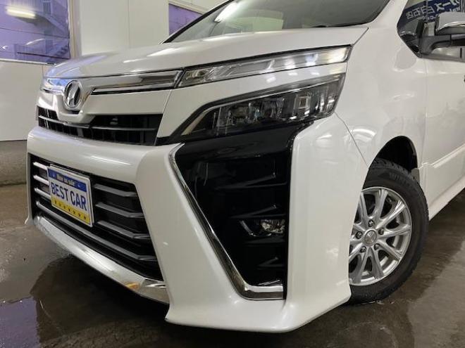 ヴォクシーＺＳキラメキ　ワンオーナー　寒冷地仕様　禁煙車　ＷＡＫＯＳバリアスコーティング済　純正１６インチＡＷ　社外１５ＡＷ＋スタッドレスタイヤ付　両側パワースライドドア　純正ナビ（フルセグ地デジ＋ＤＶＤ再生＋Ｂｌｕｅｔｏｏｔｈオーディオ）＋バックカメラ　プリクラッシュセーフティ　車線逸脱警報　ＬＥＤヘッドライト　フロントガラス熱線　純正エンジンスターター　アイドリングストップ　ＥＴＣ　７人乗りキャプテンシート 4WD 2000 5Dr