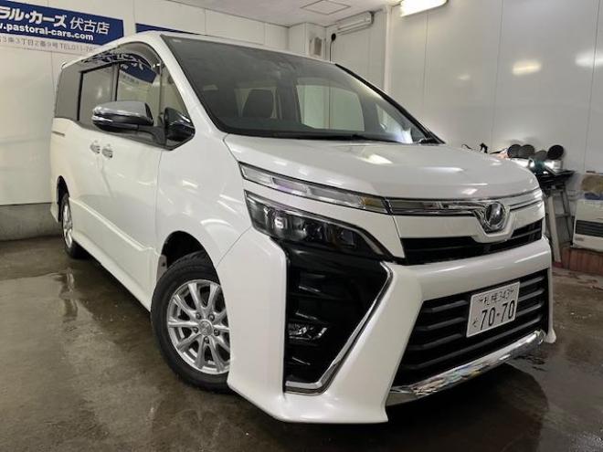 ヴォクシーＺＳキラメキ　ワンオーナー　寒冷地仕様　禁煙車　ＷＡＫＯＳバリアスコーティング済　純正１６インチＡＷ　社外１５ＡＷ＋スタッドレスタイヤ付　両側パワースライドドア　純正ナビ（フルセグ地デジ＋ＤＶＤ再生＋Ｂｌｕｅｔｏｏｔｈオーディオ）＋バックカメラ　プリクラッシュセーフティ　車線逸脱警報　ＬＥＤヘッドライト　フロントガラス熱線　純正エンジンスターター　アイドリングストップ　ＥＴＣ　７人乗りキャプテンシート 4WD 2000 5Dr