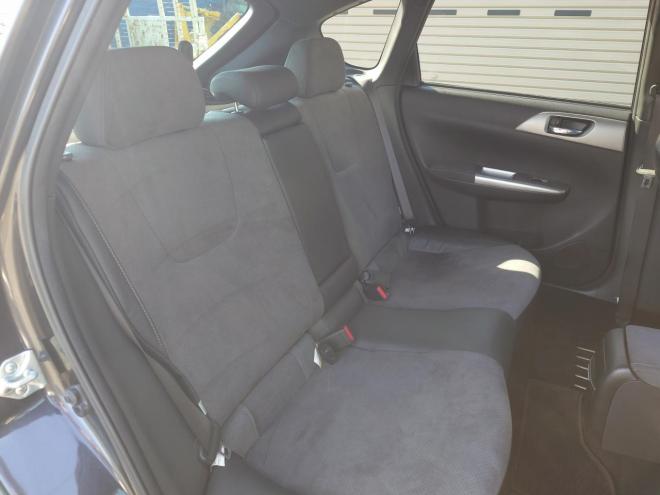 インプレッサWRX STI ワンオーナー　ローダウン　STIレカロシート　SI-DRIVE　ディーラーオプションストラーダナビ・TV　バックカメラ　ドアバイザー　夏タイヤ＆社外18インチAW　冬タイヤ＆STI純正18インチAW　スマートキー　スペアキー　 カタログ燃費　JC08モード9.4km/L　4WD 2000 5Dr