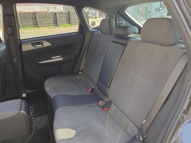 インプレッサWRX STI ワンオーナー　ローダウン　STIレカロシート　SI-DRIVE　ディーラーオプションストラーダナビ・TV　バックカメラ　ドアバイザー　夏タイヤ＆社外18インチAW　冬タイヤ＆STI純正18インチAW　スマートキー　スペアキー　 カタログ燃費　JC08モード9.4km/L　4WD 2000 5Dr