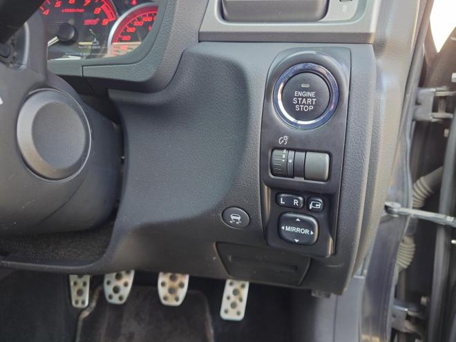 インプレッサWRX STI ワンオーナー　ローダウン　STIレカロシート　SI-DRIVE　ディーラーオプションストラーダナビ・TV　バックカメラ　ドアバイザー　夏タイヤ＆社外18インチAW　冬タイヤ＆STI純正18インチAW　スマートキー　スペアキー　 カタログ燃費　JC08モード9.4km/L　4WD 2000 5Dr