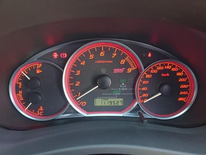 インプレッサWRX STI ワンオーナー　ローダウン　STIレカロシート　SI-DRIVE　ディーラーオプションストラーダナビ・TV　バックカメラ　ドアバイザー　夏タイヤ＆社外18インチAW　冬タイヤ＆STI純正18インチAW　スマートキー　スペアキー　 カタログ燃費　JC08モード9.4km/L　4WD 2000 5Dr