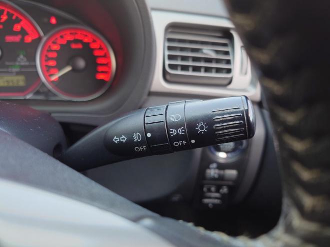 インプレッサWRX STI ワンオーナー　ローダウン　STIレカロシート　SI-DRIVE　ディーラーオプションストラーダナビ・TV　バックカメラ　ドアバイザー　夏タイヤ＆社外18インチAW　冬タイヤ＆STI純正18インチAW　スマートキー　スペアキー　 カタログ燃費　JC08モード9.4km/L　4WD 2000 5Dr
