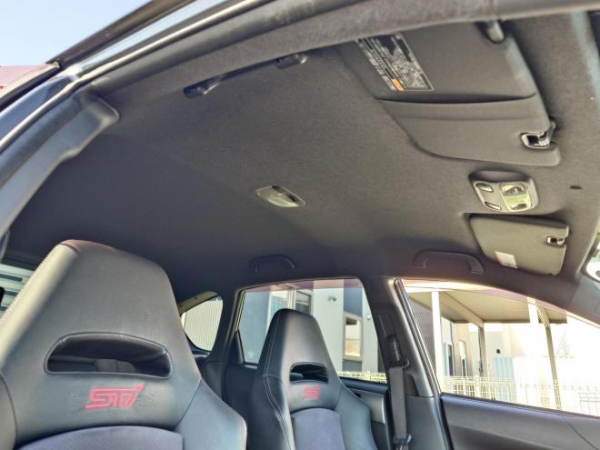 インプレッサWRX STI ワンオーナー　ローダウン　STIレカロシート　SI-DRIVE　ディーラーオプションストラーダナビ・TV　バックカメラ　ドアバイザー　夏タイヤ＆社外18インチAW　冬タイヤ＆STI純正18インチAW　スマートキー　スペアキー　 カタログ燃費　JC08モード9.4km/L　4WD 2000 5Dr