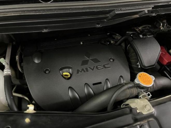 デリカＤ：５　Ｇプレミアム　本州仕入　禁煙車　寒冷地仕様　マッドクロス１６インチＡＷ＋新品ＴＯＹＯオープンカントリーホワイトレター　社外１６ＡＷ＋スタッドレスタイヤ付　新品ＪＡＯＳブラックマッドガード　両側パワースライドドア　パワーバックドア　純正ＨＤＤナビ（地デジ　ＤＶＤ再生　Ｂｌｕｅｔｏｏｔｈ）＋バックカメラ　純正リアフリップダウンモニター　クルーズコントロール　両席シートヒーター　パワーシート　スマートキー　パドルシフト　横滑り防止装置　盗難防止装置　リアヒーター　ＨＩＤ　ＥＴＣ 4WD 2400 5Dr