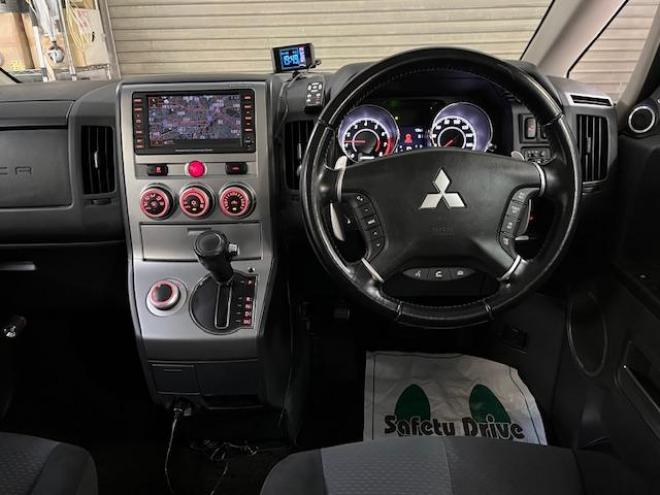 デリカＤ：５　Ｇプレミアム　本州仕入　禁煙車　寒冷地仕様　マッドクロス１６インチＡＷ＋新品ＴＯＹＯオープンカントリーホワイトレター　社外１６ＡＷ＋スタッドレスタイヤ付　新品ＪＡＯＳブラックマッドガード　両側パワースライドドア　パワーバックドア　純正ＨＤＤナビ（地デジ　ＤＶＤ再生　Ｂｌｕｅｔｏｏｔｈ）＋バックカメラ　純正リアフリップダウンモニター　クルーズコントロール　両席シートヒーター　パワーシート　スマートキー　パドルシフト　横滑り防止装置　盗難防止装置　リアヒーター　ＨＩＤ　ＥＴＣ 4WD 2400 5Dr