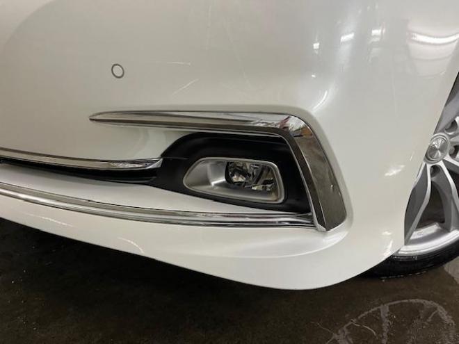 クラウンハイブリッドロイヤルサルーン　Ｆｏｕｒ　後期型　本州仕入　寒冷地仕様　禁煙車　ＷＡＫＯＳバリアスコーティング済　社外１９インチＡＷ＋新品夏タイヤ　社外１６ＡＷ＋スタッドレスタイヤ付　純正ナビ（フルセグ地デジ　ＤＶＤ再生　Ｂｌｕｅｔｏｏｔｈ対応）＋バックカメラ＋全方位カメラ　プリクラッシュセーフティ　レーダークルーズコントロール　純正ドライブレコーダー　フロントガラス熱線　ステアリングヒーター　ミラーヒーター　両席パワーシート　タイミングチェーン車　純正ＬＥＤヘッドライト＆フォグ　横滑り防止装置　ＥＴＣ 4WD 250