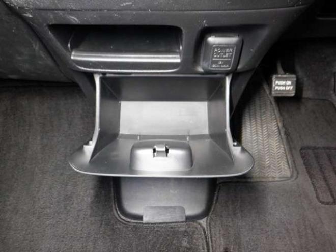 N-BOXカスタムG Lパッケージ 4WD　本州仕入・ナビ・TV・パワスラ・ETC 660