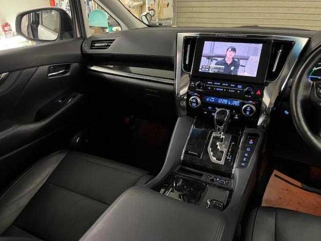 アルファードハイブリッドＳＲ　Ｃパッケージ　本州仕入　寒冷地仕様　禁煙車　ＪＢＬサウンド　プリクラッシュ　レーダークルーズ　社外１７インチＡＷ　社外１７ＡＷ＋スタッドレスタイヤ付　純正ナビ（フルセグ地デジ　ＤＶＤ再生　Ｂｌｕｅｔｏｏｔｈ）＋バックカメラ　両側パワースライドドア　パワーバックドア　純正ブラックレザーシート　２列目エグゼクティブシート　電動オットマン　ＬＥＤヘッドライト　ドライブレコーダー 2500 5Dr