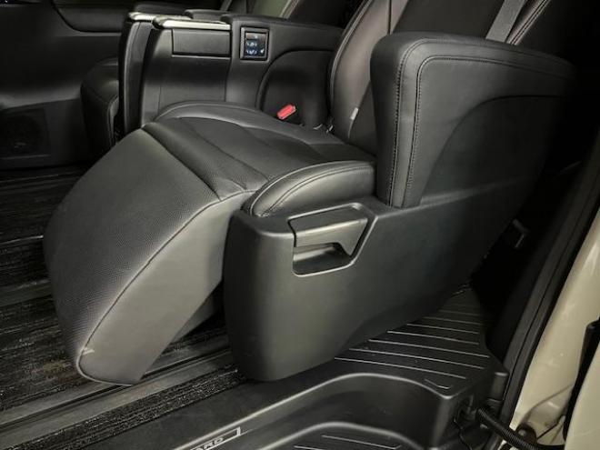 アルファードハイブリッドＳＲ　Ｃパッケージ　本州仕入　寒冷地仕様　禁煙車　ＪＢＬサウンド　プリクラッシュ　レーダークルーズ　社外１７インチＡＷ　社外１７ＡＷ＋スタッドレスタイヤ付　純正ナビ（フルセグ地デジ　ＤＶＤ再生　Ｂｌｕｅｔｏｏｔｈ）＋バックカメラ　両側パワースライドドア　パワーバックドア　純正ブラックレザーシート　２列目エグゼクティブシート　電動オットマン　ＬＥＤヘッドライト　ドライブレコーダー 2500 5Dr