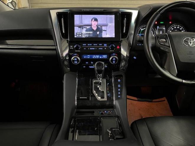 アルファードハイブリッドＳＲ　Ｃパッケージ　本州仕入　寒冷地仕様　禁煙車　ＪＢＬサウンド　プリクラッシュ　レーダークルーズ　社外１７インチＡＷ　社外１７ＡＷ＋スタッドレスタイヤ付　純正ナビ（フルセグ地デジ　ＤＶＤ再生　Ｂｌｕｅｔｏｏｔｈ）＋バックカメラ　両側パワースライドドア　パワーバックドア　純正ブラックレザーシート　２列目エグゼクティブシート　電動オットマン　ＬＥＤヘッドライト　ドライブレコーダー 2500 5Dr