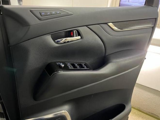 アルファードハイブリッドＳＲ　Ｃパッケージ　本州仕入　寒冷地仕様　禁煙車　ＪＢＬサウンド　プリクラッシュ　レーダークルーズ　社外１７インチＡＷ　社外１７ＡＷ＋スタッドレスタイヤ付　純正ナビ（フルセグ地デジ　ＤＶＤ再生　Ｂｌｕｅｔｏｏｔｈ）＋バックカメラ　両側パワースライドドア　パワーバックドア　純正ブラックレザーシート　２列目エグゼクティブシート　電動オットマン　ＬＥＤヘッドライト　ドライブレコーダー 2500 5Dr