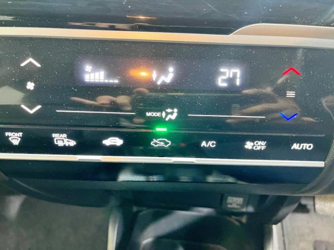 フィット13G Fパッケージ 4WD 5年保証 スマキー TV 夏冬タイヤ ETC 寒冷地仕様 禁煙 修復歴無