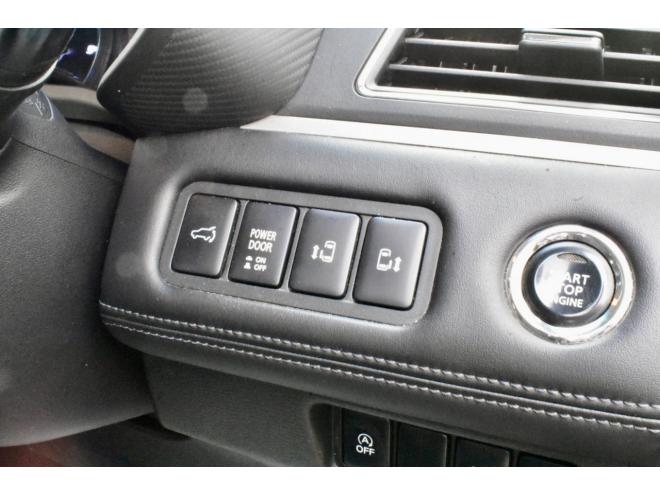 デリカD：5　Ｇパワーパッケージ　４ＷＤ　本州仕入　後期モデル　公認５名乗車　ワンオーナ　新品シートカバー　バンパーガード　電動リアゲート　シートヒータ　社外ナビ・Ｂカメラ　ＥＴＣ