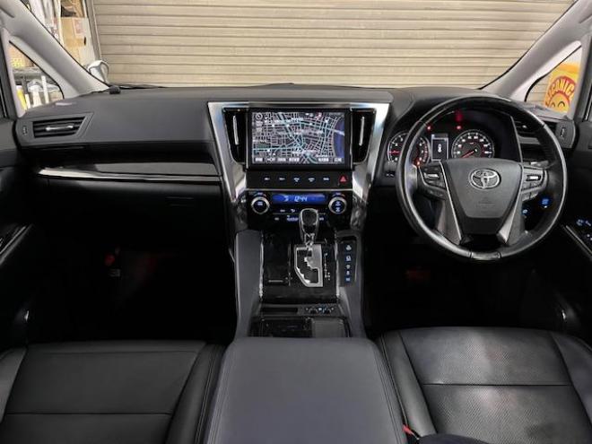 アルファードＳ　Ｃパッケージ後期型　本州仕入　禁煙車　プリクラッシュ　レーダークルーズ　レーントレーシング　純正１８インチＡＷ　社外１６ＡＷ＋スタッドレスタイヤ付　純正１０インチナビ（フルセグ地デジ　Ｂｌｕｅｔｏｏｔｈ）＋バックカメラ　純正１２．１インチリアフリップダウンモニター　両側パワースライドドア　パワーバックドア　純正ブラックレザーシート　電動オットマン　ＬＥＤヘッドライト　純正ドライブレコーダー　ステアリングヒーター　シートヒーター＆クーラー　ＥＴＣ 4WD 2500 5Dr