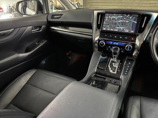 アルファードＳ　Ｃパッケージ後期型　本州仕入　禁煙車　プリクラッシュ　レーダークルーズ　レーントレーシング　純正１８インチＡＷ　社外１６ＡＷ＋スタッドレスタイヤ付　純正１０インチナビ（フルセグ地デジ　Ｂｌｕｅｔｏｏｔｈ）＋バックカメラ　純正１２．１インチリアフリップダウンモニター　両側パワースライドドア　パワーバックドア　純正ブラックレザーシート　電動オットマン　ＬＥＤヘッドライト　純正ドライブレコーダー　ステアリングヒーター　シートヒーター＆クーラー　ＥＴＣ 4WD 2500 5Dr