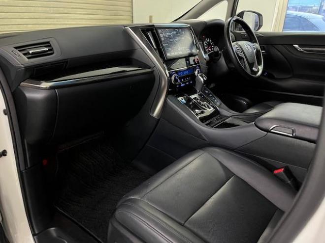 アルファードＳ　Ｃパッケージ後期型　本州仕入　禁煙車　プリクラッシュ　レーダークルーズ　レーントレーシング　純正１８インチＡＷ　社外１６ＡＷ＋スタッドレスタイヤ付　純正１０インチナビ（フルセグ地デジ　Ｂｌｕｅｔｏｏｔｈ）＋バックカメラ　純正１２．１インチリアフリップダウンモニター　両側パワースライドドア　パワーバックドア　純正ブラックレザーシート　電動オットマン　ＬＥＤヘッドライト　純正ドライブレコーダー　ステアリングヒーター　シートヒーター＆クーラー　ＥＴＣ 4WD 2500 5Dr