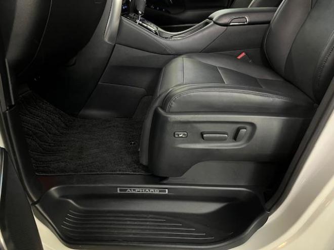 アルファードＳ　Ｃパッケージ後期型　本州仕入　禁煙車　プリクラッシュ　レーダークルーズ　レーントレーシング　純正１８インチＡＷ　社外１６ＡＷ＋スタッドレスタイヤ付　純正１０インチナビ（フルセグ地デジ　Ｂｌｕｅｔｏｏｔｈ）＋バックカメラ　純正１２．１インチリアフリップダウンモニター　両側パワースライドドア　パワーバックドア　純正ブラックレザーシート　電動オットマン　ＬＥＤヘッドライト　純正ドライブレコーダー　ステアリングヒーター　シートヒーター＆クーラー　ＥＴＣ 4WD 2500 5Dr