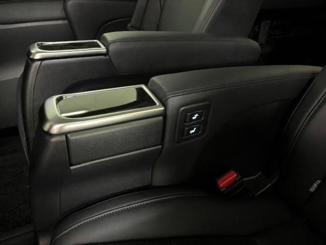 アルファードＳ　Ｃパッケージ後期型　本州仕入　禁煙車　プリクラッシュ　レーダークルーズ　レーントレーシング　純正１８インチＡＷ　社外１６ＡＷ＋スタッドレスタイヤ付　純正１０インチナビ（フルセグ地デジ　Ｂｌｕｅｔｏｏｔｈ）＋バックカメラ　純正１２．１インチリアフリップダウンモニター　両側パワースライドドア　パワーバックドア　純正ブラックレザーシート　電動オットマン　ＬＥＤヘッドライト　純正ドライブレコーダー　ステアリングヒーター　シートヒーター＆クーラー　ＥＴＣ 4WD 2500 5Dr