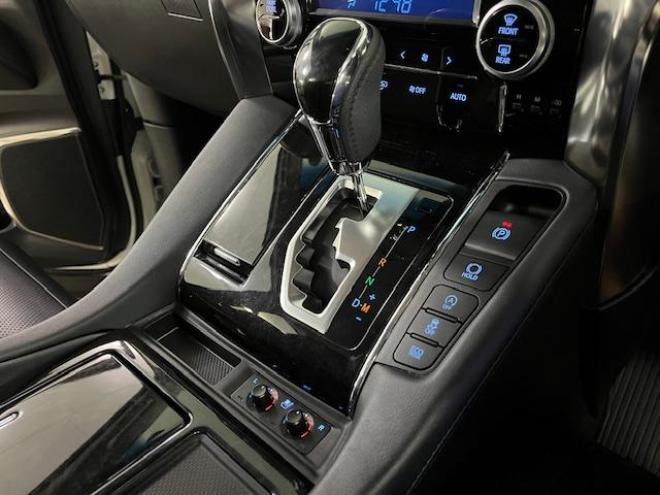 アルファードＳ　Ｃパッケージ後期型　本州仕入　禁煙車　プリクラッシュ　レーダークルーズ　レーントレーシング　純正１８インチＡＷ　社外１６ＡＷ＋スタッドレスタイヤ付　純正１０インチナビ（フルセグ地デジ　Ｂｌｕｅｔｏｏｔｈ）＋バックカメラ　純正１２．１インチリアフリップダウンモニター　両側パワースライドドア　パワーバックドア　純正ブラックレザーシート　電動オットマン　ＬＥＤヘッドライト　純正ドライブレコーダー　ステアリングヒーター　シートヒーター＆クーラー　ＥＴＣ 4WD 2500 5Dr