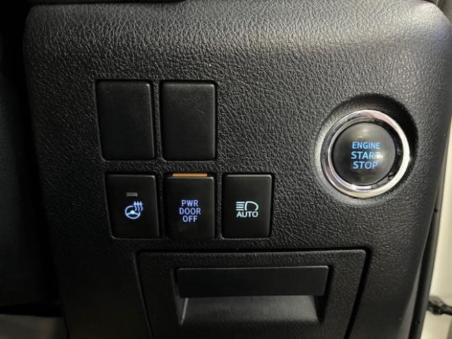 アルファードＳ　Ｃパッケージ後期型　本州仕入　禁煙車　プリクラッシュ　レーダークルーズ　レーントレーシング　純正１８インチＡＷ　社外１６ＡＷ＋スタッドレスタイヤ付　純正１０インチナビ（フルセグ地デジ　Ｂｌｕｅｔｏｏｔｈ）＋バックカメラ　純正１２．１インチリアフリップダウンモニター　両側パワースライドドア　パワーバックドア　純正ブラックレザーシート　電動オットマン　ＬＥＤヘッドライト　純正ドライブレコーダー　ステアリングヒーター　シートヒーター＆クーラー　ＥＴＣ 4WD 2500 5Dr