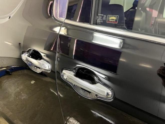 アルファードＳ　Ｃパッケージ後期型　本州仕入　禁煙車　プリクラッシュ　レーダークルーズ　レーントレーシング　純正１８インチＡＷ　社外１６ＡＷ＋スタッドレスタイヤ付　純正ナビ（Ｍｉｒａｃａｓｔ　Ｂｌｕｅｔｏｏｔｈ）＋バックカメラ　両側パワースライドドア　パワーバックドア　純正ブラックレザーシート　電動オットマン　三眼ＬＥＤヘッドライト　前後ドライブレコーダー　ステアリングヒーター　シートヒーター＆クーラー　ＥＴＣ 4WD 2500 5Dr