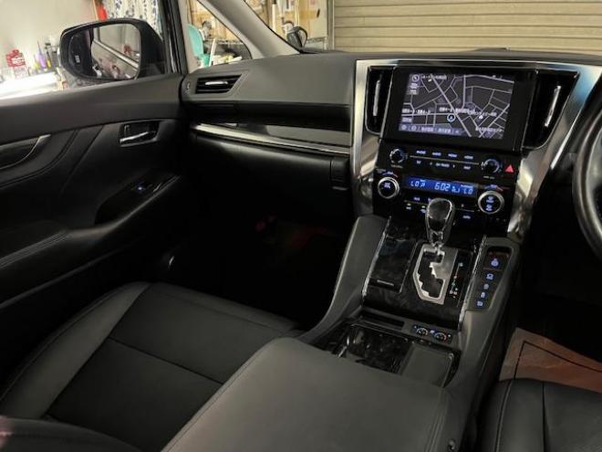 アルファードＳ　Ｃパッケージ後期型　本州仕入　禁煙車　プリクラッシュ　レーダークルーズ　レーントレーシング　純正１８インチＡＷ　社外１６ＡＷ＋スタッドレスタイヤ付　純正ナビ（Ｍｉｒａｃａｓｔ　Ｂｌｕｅｔｏｏｔｈ）＋バックカメラ　両側パワースライドドア　パワーバックドア　純正ブラックレザーシート　電動オットマン　三眼ＬＥＤヘッドライト　前後ドライブレコーダー　ステアリングヒーター　シートヒーター＆クーラー　ＥＴＣ 4WD 2500 5Dr