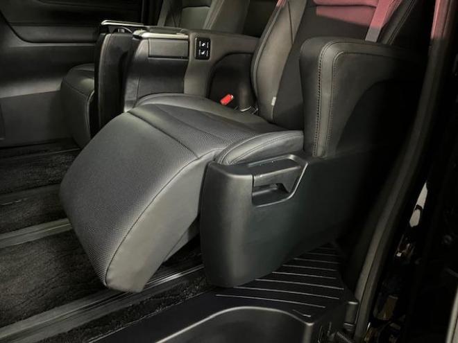 アルファードＳ　Ｃパッケージ後期型　本州仕入　禁煙車　プリクラッシュ　レーダークルーズ　レーントレーシング　純正１８インチＡＷ　社外１６ＡＷ＋スタッドレスタイヤ付　純正ナビ（Ｍｉｒａｃａｓｔ　Ｂｌｕｅｔｏｏｔｈ）＋バックカメラ　両側パワースライドドア　パワーバックドア　純正ブラックレザーシート　電動オットマン　三眼ＬＥＤヘッドライト　前後ドライブレコーダー　ステアリングヒーター　シートヒーター＆クーラー　ＥＴＣ 4WD 2500 5Dr