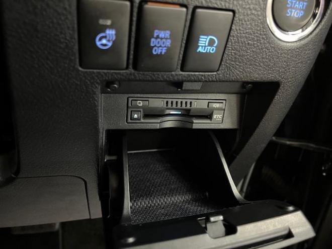 アルファードＳ　Ｃパッケージ後期型　本州仕入　禁煙車　プリクラッシュ　レーダークルーズ　レーントレーシング　純正１８インチＡＷ　社外１６ＡＷ＋スタッドレスタイヤ付　純正ナビ（Ｍｉｒａｃａｓｔ　Ｂｌｕｅｔｏｏｔｈ）＋バックカメラ　両側パワースライドドア　パワーバックドア　純正ブラックレザーシート　電動オットマン　三眼ＬＥＤヘッドライト　前後ドライブレコーダー　ステアリングヒーター　シートヒーター＆クーラー　ＥＴＣ 4WD 2500 5Dr