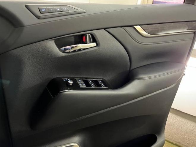 アルファードＳ　Ｃパッケージ後期型　本州仕入　禁煙車　プリクラッシュ　レーダークルーズ　レーントレーシング　純正１８インチＡＷ　社外１６ＡＷ＋スタッドレスタイヤ付　純正ナビ（Ｍｉｒａｃａｓｔ　Ｂｌｕｅｔｏｏｔｈ）＋バックカメラ　両側パワースライドドア　パワーバックドア　純正ブラックレザーシート　電動オットマン　三眼ＬＥＤヘッドライト　前後ドライブレコーダー　ステアリングヒーター　シートヒーター＆クーラー　ＥＴＣ 4WD 2500 5Dr