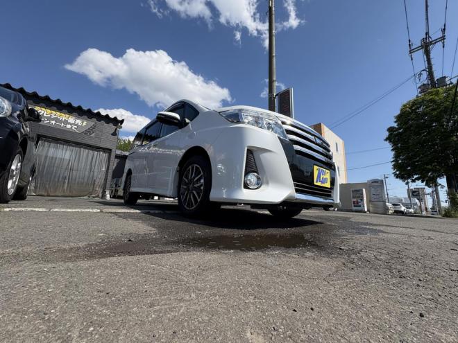 ノアNOAH 4WD SIアルパイン10インチ付フルセグBT　検2付　本州仕入　寒冷地仕様　熱線ガラス　リアヒータースペアータイヤ　バックカメラ　両パワースライドドア　フォグランプ　自由自在の7人乗り　LEDヘッド　スマートキー　ETC　ドラレコ前後 4WD 2000 5Dr