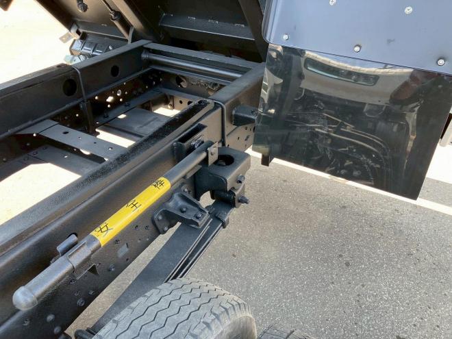 デュトロ中古　ワイドファームダンプ　4WD　小型トラック