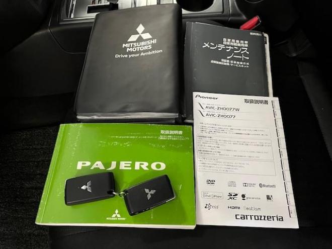 パジェロロング　エクシード　本州仕入　寒冷地仕様　禁煙車　ダブルバッテリー　リアデフロック　ディーゼルターボ　新品ＷＥＤＳキーラー１７ＡＷ＋新品ＴＯＹＯホワイトレタータイヤ　社外１７ＡＷ＋スタッドレスタイヤ付　新品ＪＡＯＳブラックマッドガード　カロッツェリアナビ（フルセグ地デジ　ＤＶＤ再生　Ｂｌｕｅｔｏｏｔｈ）＋バックカメラ　クルーズコントロール　両席シートヒーター　リアヒーター　横滑り防止装置　盗難防止装置　１００Ｖ電源　ＨＩＤ　ＥＴＣ 4WD 5 3200Dr